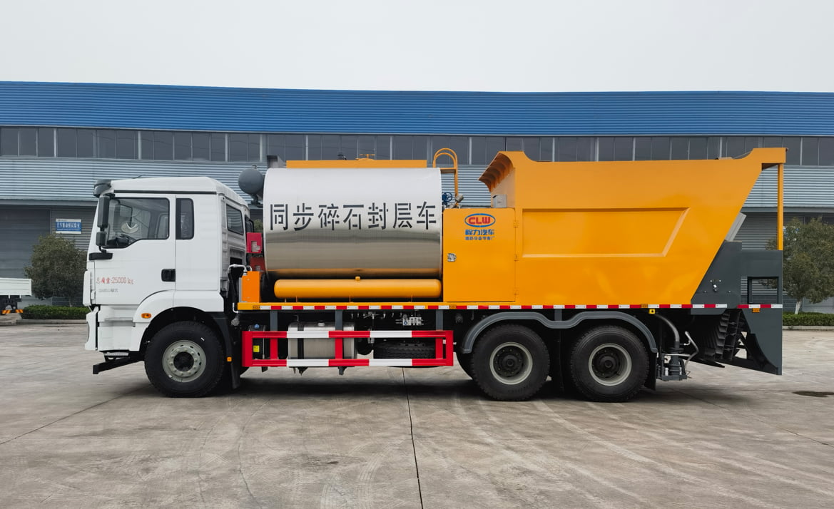 Shacman 7m³Alsphalt Tank and 12m³Stone Tank Alsphalt Synchronous Chip Seal Truck